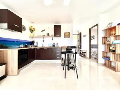 Cuisine ou kitchenette dans l'établissement Appartement 2 chambres à Lama avec Piscine