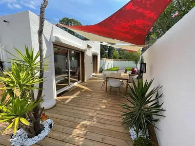 Terrasse ou espace extérieur de l'établissement Mini Villa Indépendante à 350m de la mer (LAX)