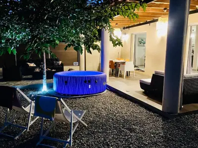Coin salon dans l'établissement Villa Carletti à 3min des plages (7pers. - 3ch.)
